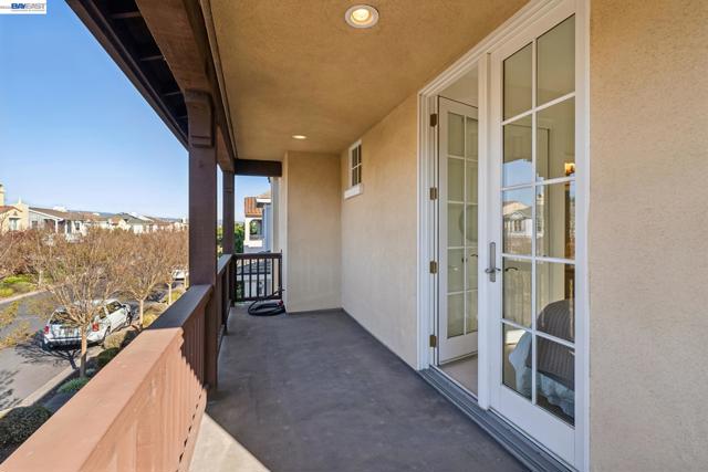 220 Hollister Avenue, Alameda CA: https://media.crmls.org/mediaz/2f581053-0f71-4c41-8ca9-5b019265c57f.jpg