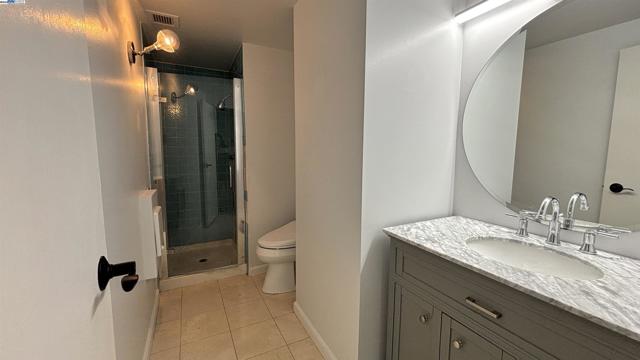 1555 Lakeside, Oakland CA: https://media.crmls.org/mediaz/2f58977b-802b-4932-a3f8-1043bc6e679a.jpg