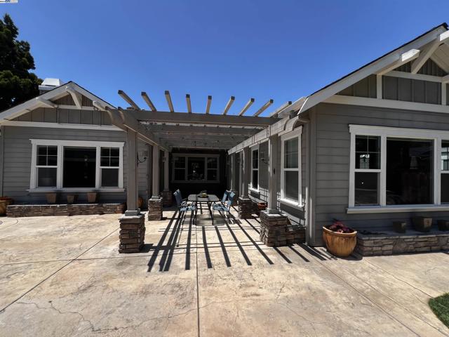2344 Treadwell St, Livermore CA: https://media.crmls.org/mediaz/2f589aac-fd2f-4c48-82f0-a5cbcd92c894.jpg