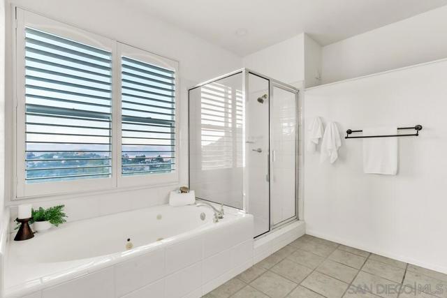 17002 Obsidian Dr, Ramona CA: https://media.crmls.org/mediaz/2f58de07-fb1c-474c-b550-b28b052e043a.jpg