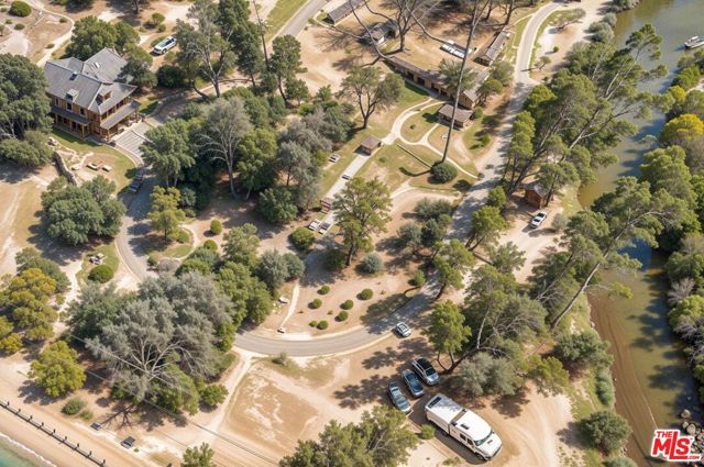 2344 Laguna Circle Drive, Agoura CA: https://media.crmls.org/mediaz/2f5935bc-3360-41d2-9bf2-7258f69200a0.jpg