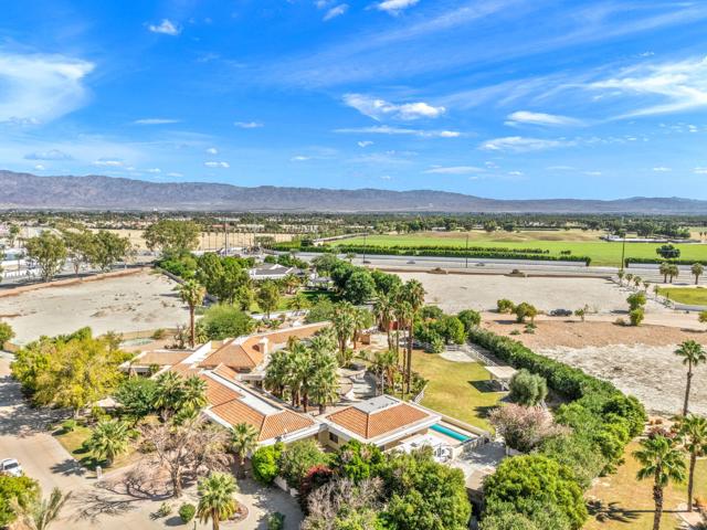 50180 Vista Montana Road, La Quinta CA: https://media.crmls.org/mediaz/2f59b438-76aa-44ae-941a-73fab2091556.jpg