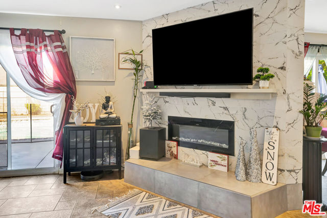 2425 Dusan Street, Simi Valley CA: https://media.crmls.org/mediaz/2f5a08f5-2d30-4e67-a3f4-63b76c39e492.jpg
