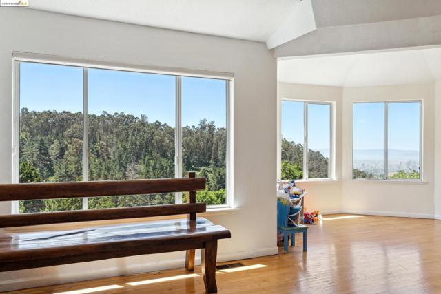 2335 Tunnel Rd, Oakland CA: https://media.crmls.org/mediaz/2f5abb7d-b973-4762-a2cf-8b4e5729bf04.jpg
