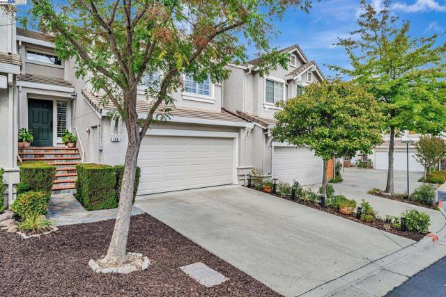 168 Shadowhill Cir, San Ramon CA: https://media.crmls.org/mediaz/2f5b0064-46d2-4ec2-a41e-d78ad9eacb2b.jpg