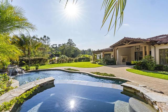 17324 Calle Serena, Rancho Santa Fe CA: https://media.crmls.org/mediaz/2f5b6375-6ec5-4d1b-a474-a2fa1d0e5097.jpg