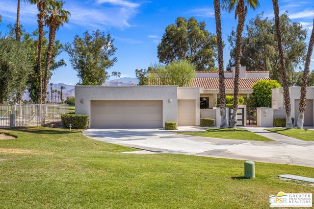747 Inverness Drive, Rancho Mirage CA: https://media.crmls.org/mediaz/2f5b63f6-2984-4544-8ccb-9b814bf580cb.jpg