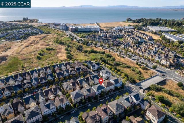 2201 Tsushima St, Hercules CA: https://media.crmls.org/mediaz/2f5c0db7-49ff-4ebd-a7c6-52bccdf6d548.jpg