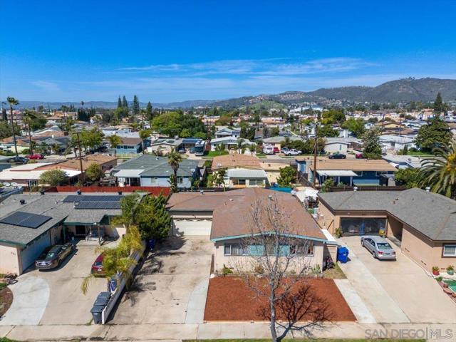 632 Sandalwood Dr, El Cajon CA: https://media.crmls.org/mediaz/2f5c6685-c64a-401d-b41e-374ac35f6ce1.jpg