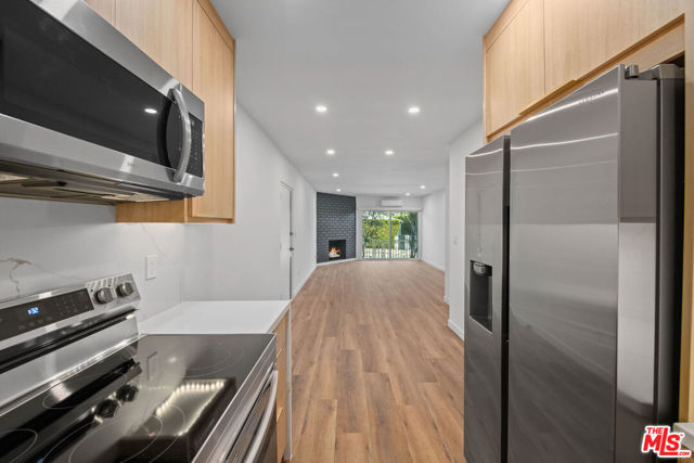 2447 N Beachwood Drive, Los Angeles CA: https://media.crmls.org/mediaz/2f5c6d89-8a72-4a41-99ca-12305597714b.jpg