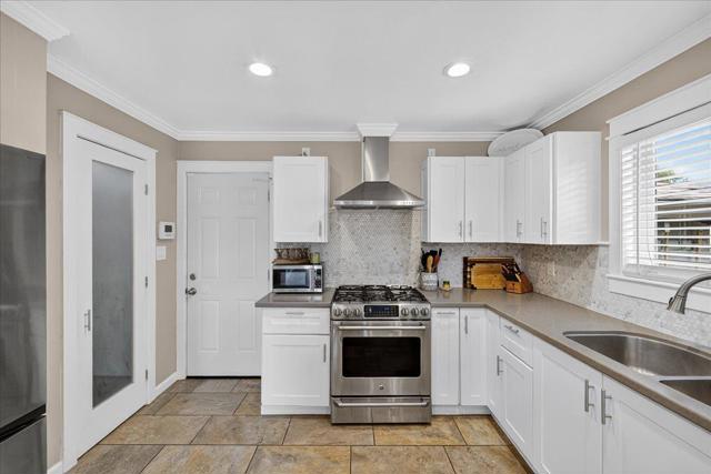 877 San Simeon Drive, Salinas CA: https://media.crmls.org/mediaz/2f5ca216-db85-4ad0-9d5b-4421e0b40734.jpg