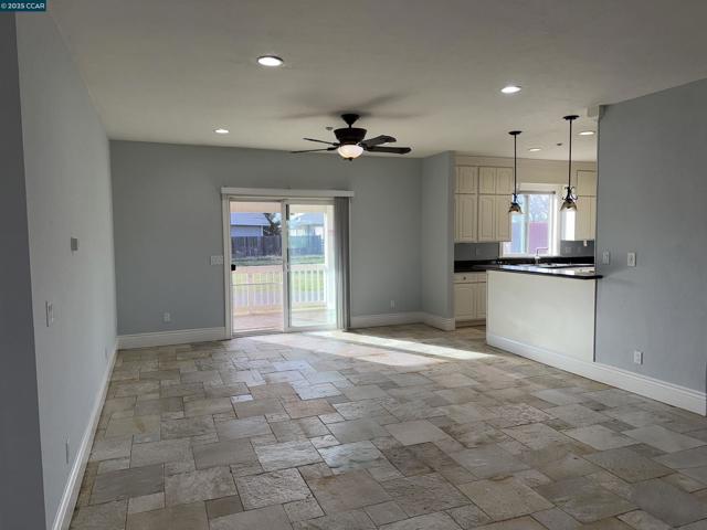 14051 State Highway 4, Byron CA: https://media.crmls.org/mediaz/2f5caf5e-ba59-4344-aacb-e87f9d4eb33d.jpg