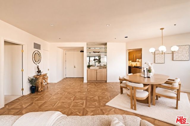 10560 Wilshire Boulevard, 404 photo 7