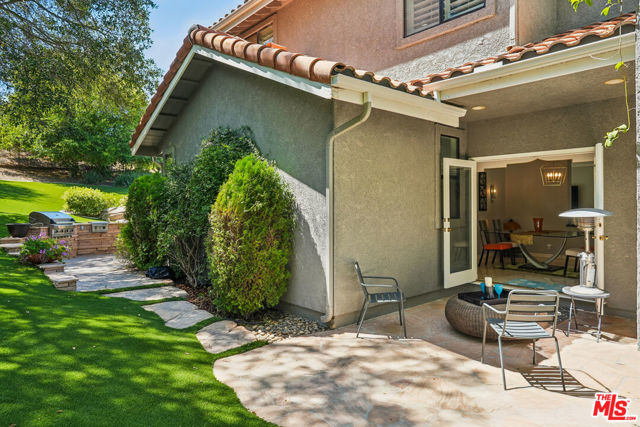 2084 Hopewell Court, Thousand Oaks CA: https://media.crmls.org/mediaz/2f5da5d2-0263-4fe3-bd0c-4851770e88e7.jpg