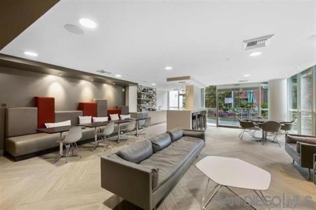 1240 India St, San Diego CA: https://media.crmls.org/mediaz/2f5e2149-a8bd-498c-bdc5-92b4c7eacdbe.jpg