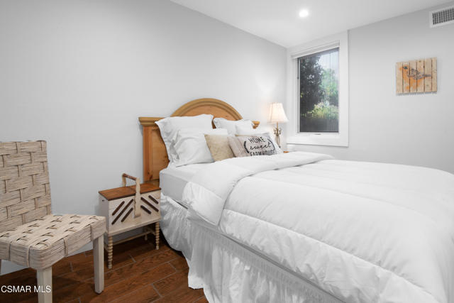 28329 Foothill Drive, Agoura Hills CA: https://media.crmls.org/mediaz/2f5e8cad-da7f-46b7-b3f0-44bb18ae5caf.jpg