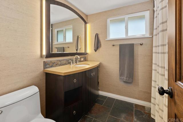 2085 Valley View Boulevard, El Cajon CA: https://media.crmls.org/mediaz/2f5f2707-beb3-456b-acf8-7c2c4b54949e.jpg