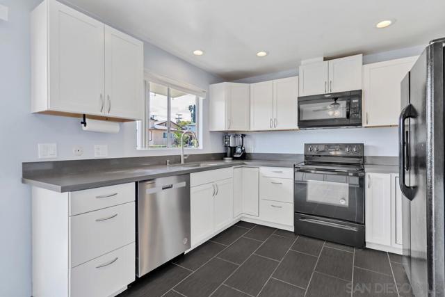 806 E 4Th Ave, Escondido CA: https://media.crmls.org/mediaz/2f5f496e-6d64-4fb2-9950-a56fd25a89c1.jpg