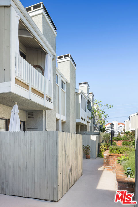 11656 Nebraska Avenue, Los Angeles CA: https://media.crmls.org/mediaz/2f5f6acf-1173-4091-af01-7bb3e4343149.jpg