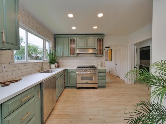 3000 56th Avenue, Oakland CA: https://media.crmls.org/mediaz/2f5fbb46-c530-4248-8f98-ffe6723c9940.jpg