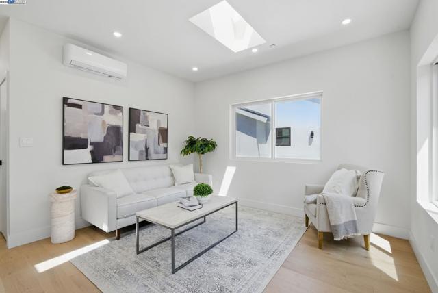 175 N Frances St, Sunnyvale CA: https://media.crmls.org/mediaz/2f603cee-31b7-4a5b-937d-da24acf3c656.jpg