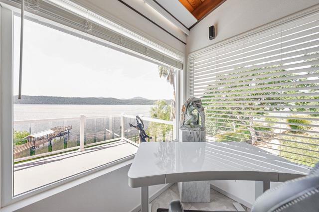 12340 Lakeshore Drive, Clearlake CA: https://media.crmls.org/mediaz/2f604874-ce85-4fbd-a7e1-752b455ea21e.jpg
