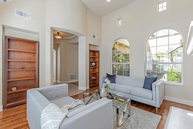 Image 6 of 51 For 9542 Velvet Leaf Cir