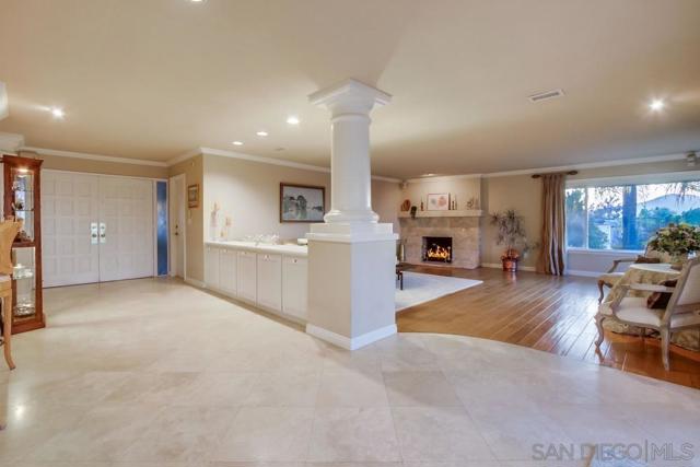 2052 Flying Hills Lane, El Cajon CA: https://media.crmls.org/mediaz/2f611015-f800-4fdf-99c0-faae83f15a0c.jpg