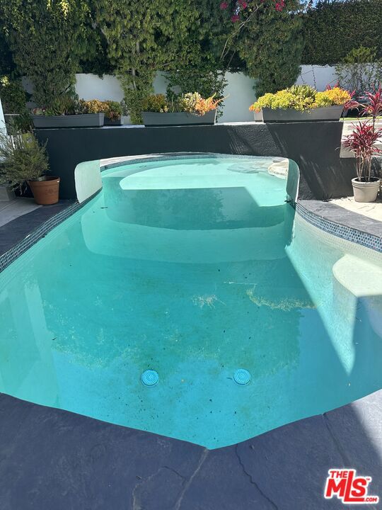 723 10th Street, Santa Monica CA: https://media.crmls.org/mediaz/2f615cd0-d2d0-44e2-a3de-a50061f4c7b4.jpg