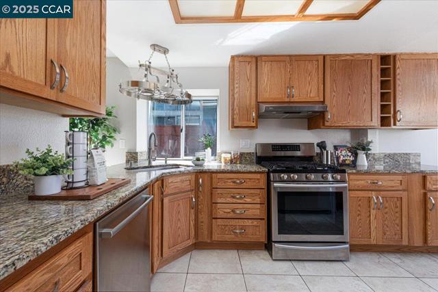 109 Cardoza, Hercules CA: https://media.crmls.org/mediaz/2f6164ad-4c97-4b46-ae69-6629ad819c79.jpg
