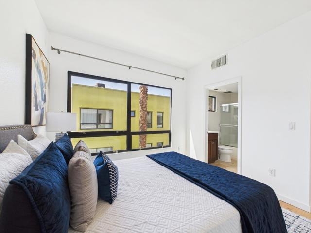 904 Zephyr Drive, Oakland CA: https://media.crmls.org/mediaz/2f6172df-09f4-461a-9c53-d9c172828def.jpg