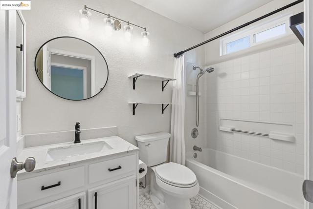 316 Dursey DR, Pinole CA: https://media.crmls.org/mediaz/2f6347ef-d3a3-44dc-96c7-b472dfd18a25.jpg