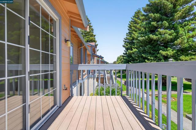 15 Glenwood, Hercules CA: https://media.crmls.org/mediaz/2f6350d5-85e6-41ee-8007-73c71d0fd2ec.jpg