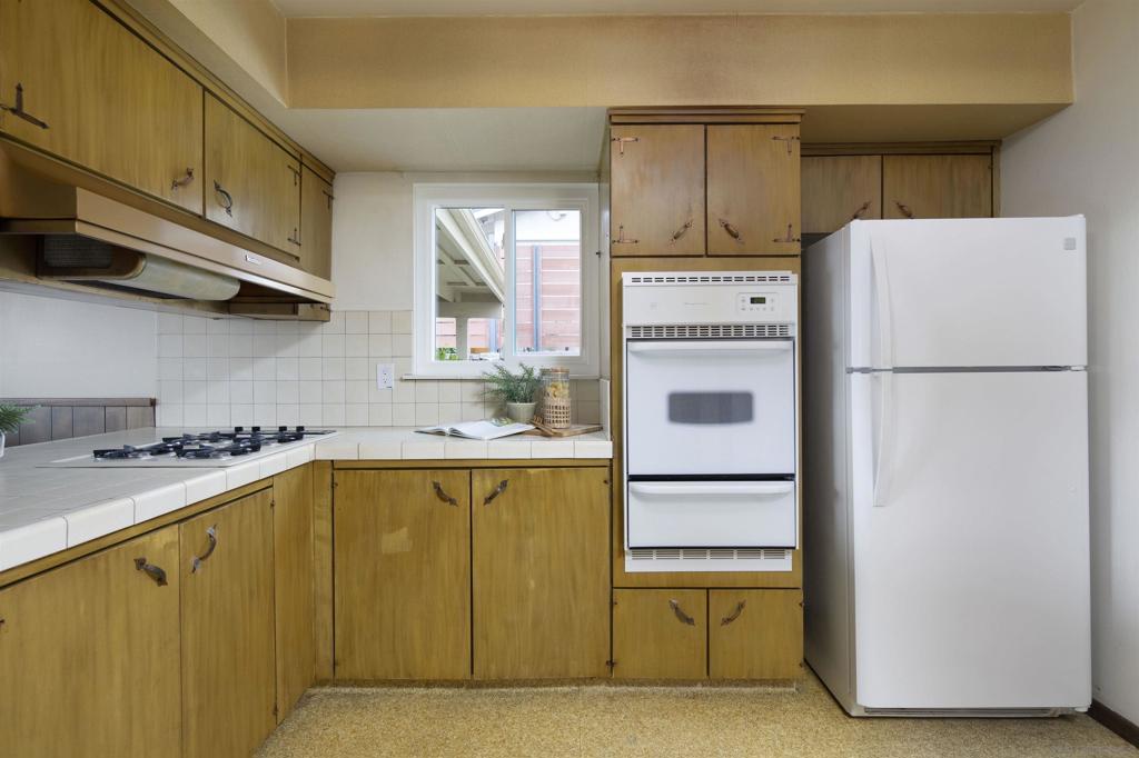 MLS #250036478SD img 18