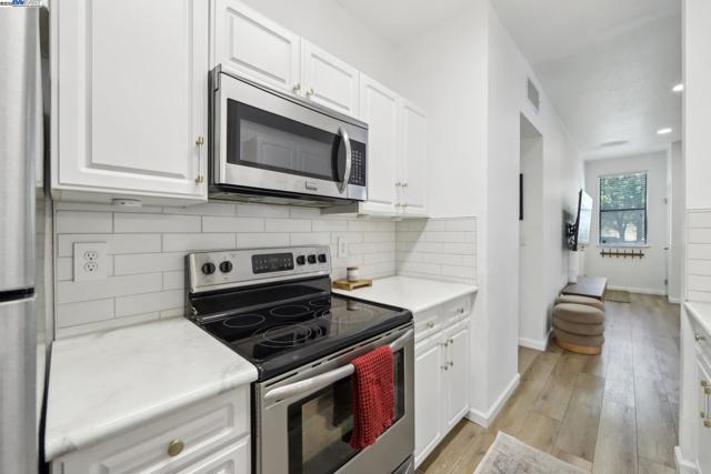 7104 Cross Creek Cir, Dublin CA: https://media.crmls.org/mediaz/2f636fd3-f6da-4947-82a2-518f7ebd4466.jpg