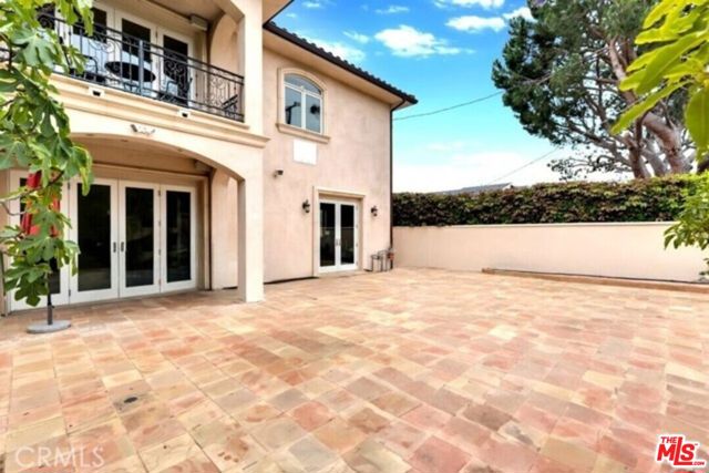 10517 Blythe Avenue, Los Angeles CA: https://media.crmls.org/mediaz/2f63cf19-6db7-491f-8ccb-be9f94eceb55.jpg