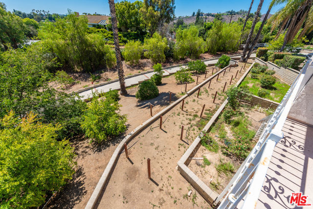 2357 Knob Hill Drive, Riverside CA: https://media.crmls.org/mediaz/2f63ee8a-d6ee-4bef-8468-eb869c09da7f.jpg