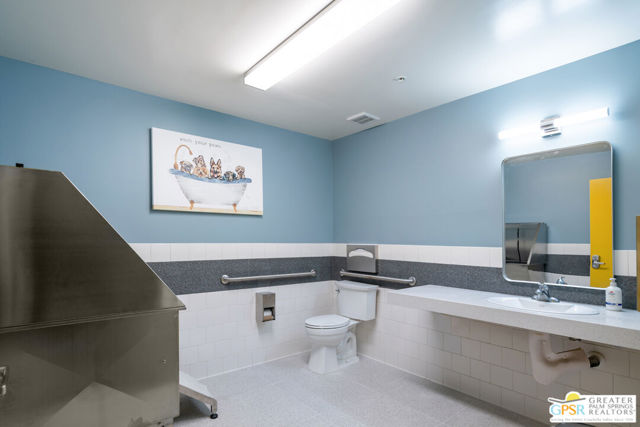 588 E San Lorenzo Road, Palm Springs CA: https://media.crmls.org/mediaz/2f63efa8-162a-427a-bf69-177b61464d12.jpg