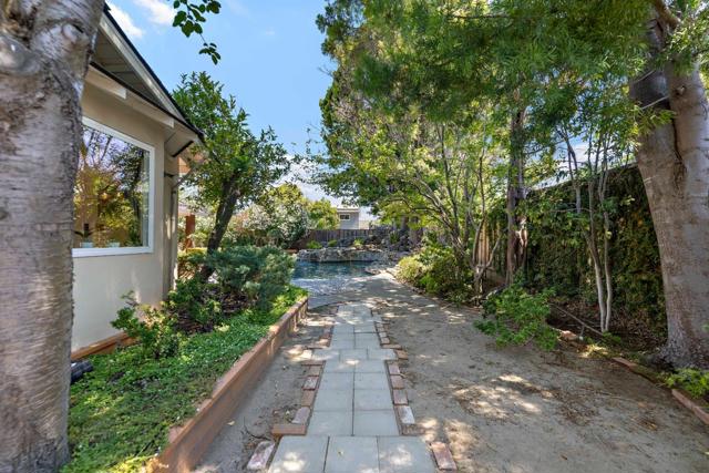 861 Riverside Drive, Los Altos CA: https://media.crmls.org/mediaz/2f63fc5c-d47e-4b53-a28c-f66699f54ca3.jpg