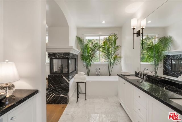 1664 Amherst Avenue, Los Angeles CA: https://media.crmls.org/mediaz/2f6450db-1359-41e3-9ac8-5dc50f7e0852.jpg