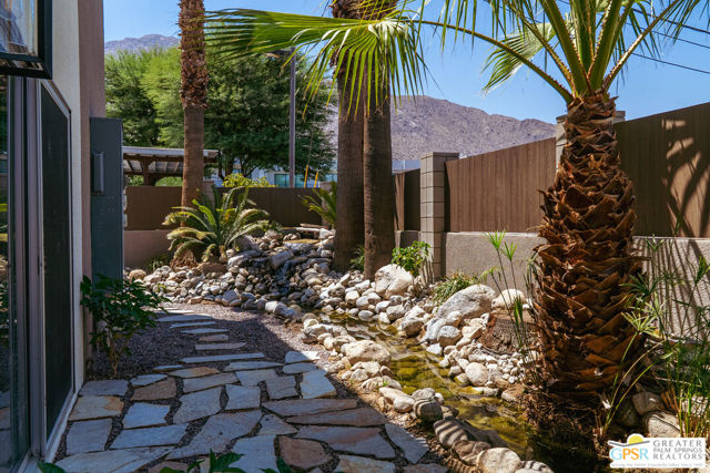 588 E San Lorenzo Road, Palm Springs CA: https://media.crmls.org/mediaz/2f647ca3-54ec-4c10-ad5a-70b2649b65f1.jpg