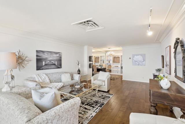 939 Coast Boulevard, La Jolla CA: https://media.crmls.org/mediaz/2f6491e1-0115-4d63-a04f-a8632d426457.jpg