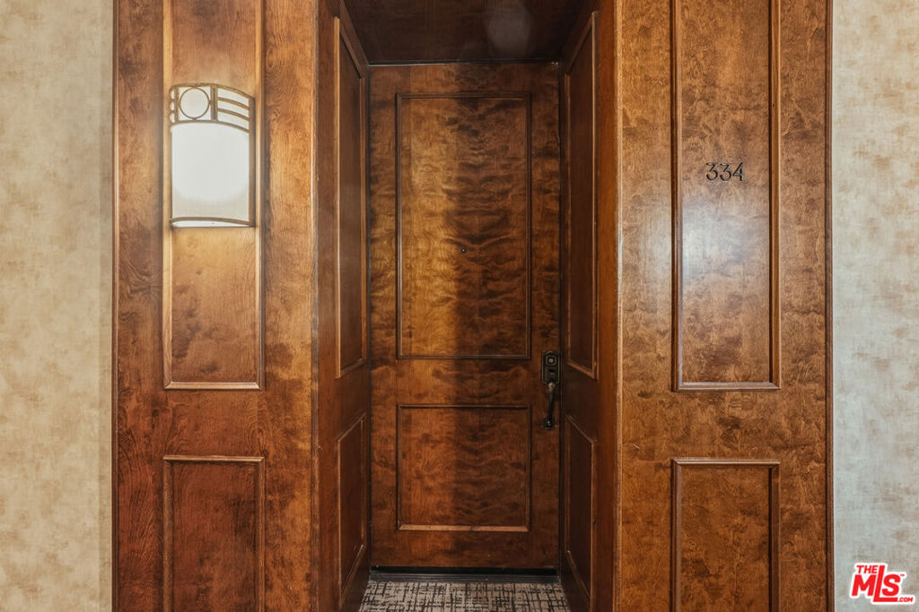 https://media.crmls.org/mediaz/2f651cb6-2bf8-45b4-b548-e974563b1d3f.jpg?preset=X-Large