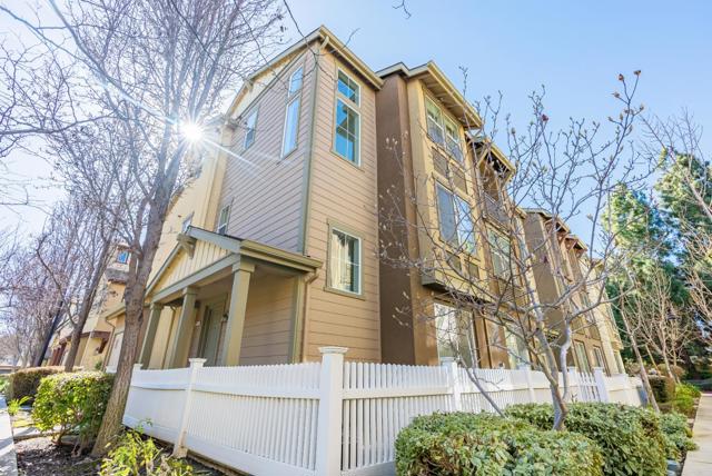 227 Peppermint Tree Terrace, Sunnyvale CA: https://media.crmls.org/mediaz/2f656e2a-e0d2-49a0-830e-44038d50b247.jpg
