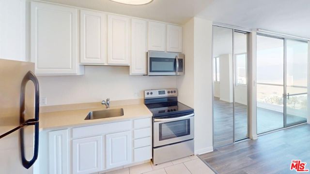 1431 Ocean Avenue, Santa Monica CA: https://media.crmls.org/mediaz/2f65874f-26da-4175-b45e-d96b740ae0fe.jpg