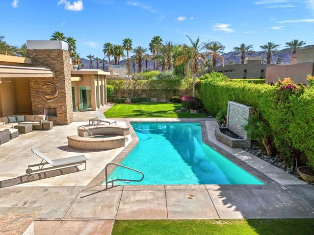 28 Sun Ridge Circle, Rancho Mirage CA: https://media.crmls.org/mediaz/2f669111-fc32-4c40-a8ff-c70ff3a86f1f.jpg