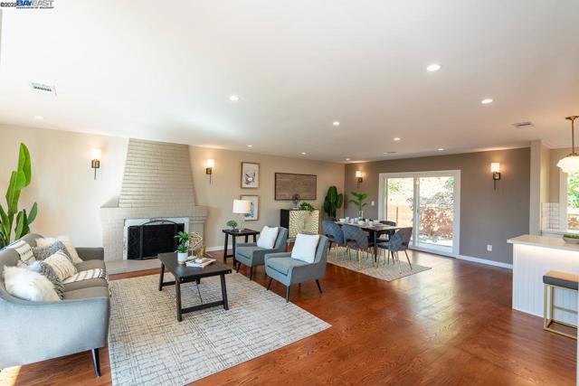 2818 Steinmetz Way, Oakland CA: https://media.crmls.org/mediaz/2f6703e0-9b45-401c-b2f1-3a702502e304.jpg