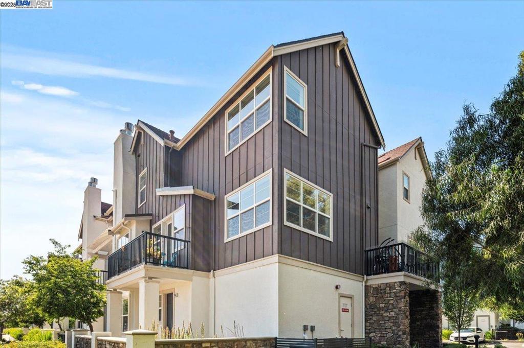 3863 Camino Loop