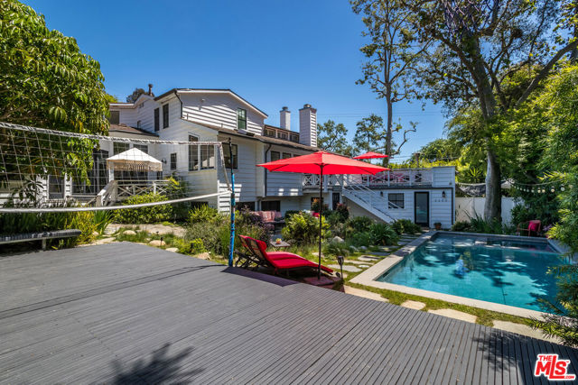 2205 Beverly Glen Place, Los Angeles CA: https://media.crmls.org/mediaz/2f677247-6bed-4f6d-a774-f38a6f7f3cad.jpg