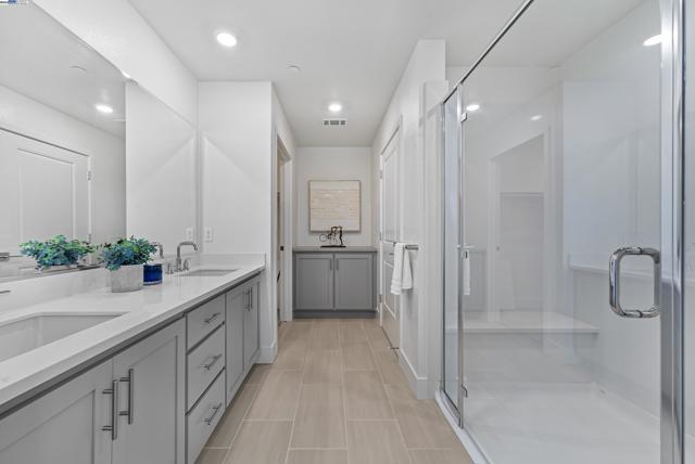 Image 19 of 45 For 44867 Grimmer Blvd  300